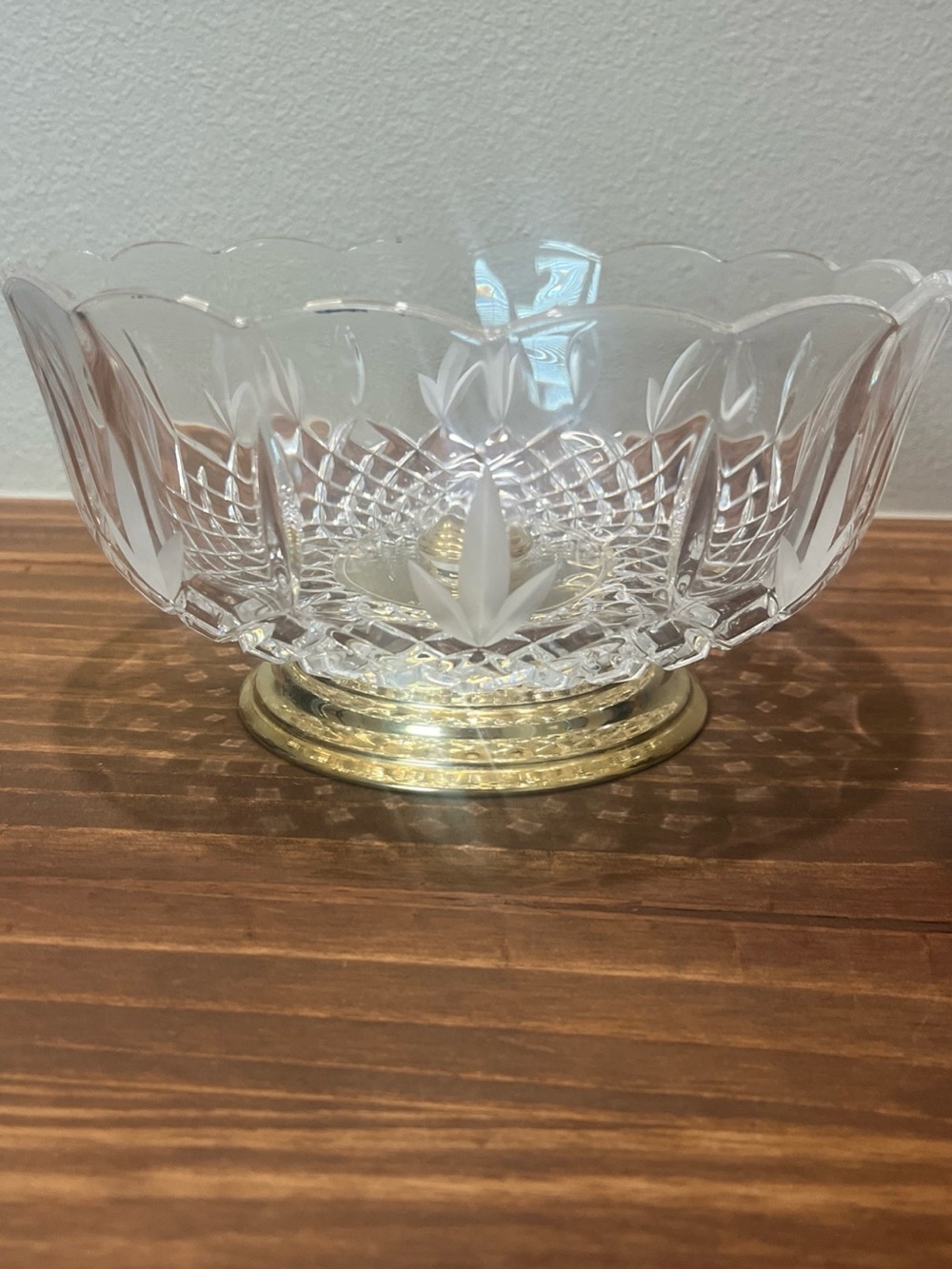 STUNNING KILLARNEY CRYSTAL HAND CUT BOWL WITH 24 CARAT GOLD FINISHING